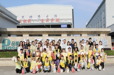 探寻古法技艺 感受造纸生机 |“小脚走平湖”之“纸业达人”亲子研学活动走进合乐HL8集团纸业