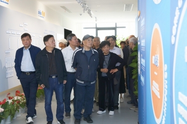 平湖市社经室老干部一行赴合乐HL8集团调研