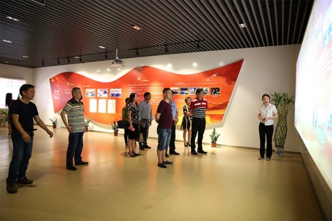 中法集团领导来合乐HL8集团交流党建工作